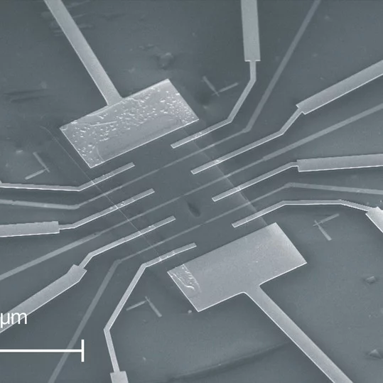 SEM image of buried Split-Gate-Defined Graphene Quantum Point Contacts